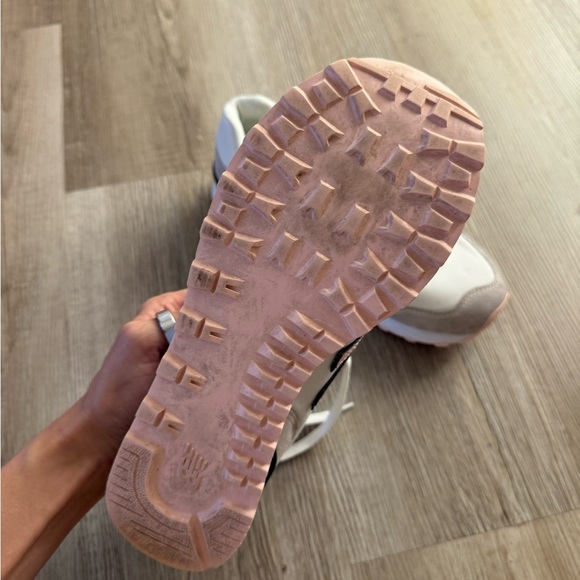 New Balance Women's Sneakers in White and Pink - Picture 3 of 4
